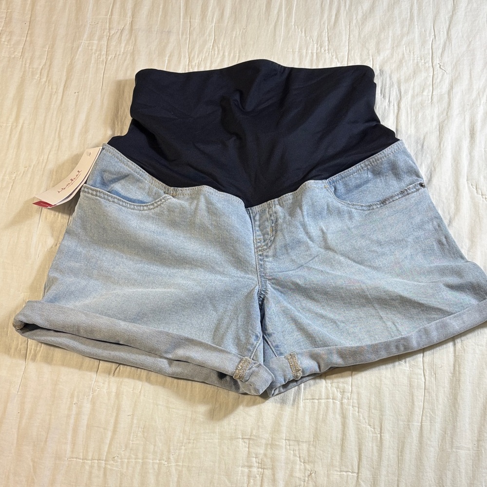 NWT Isabel Maternity by Ingrid & Isabel Crossover Panel Denim‎ Jean Shorts